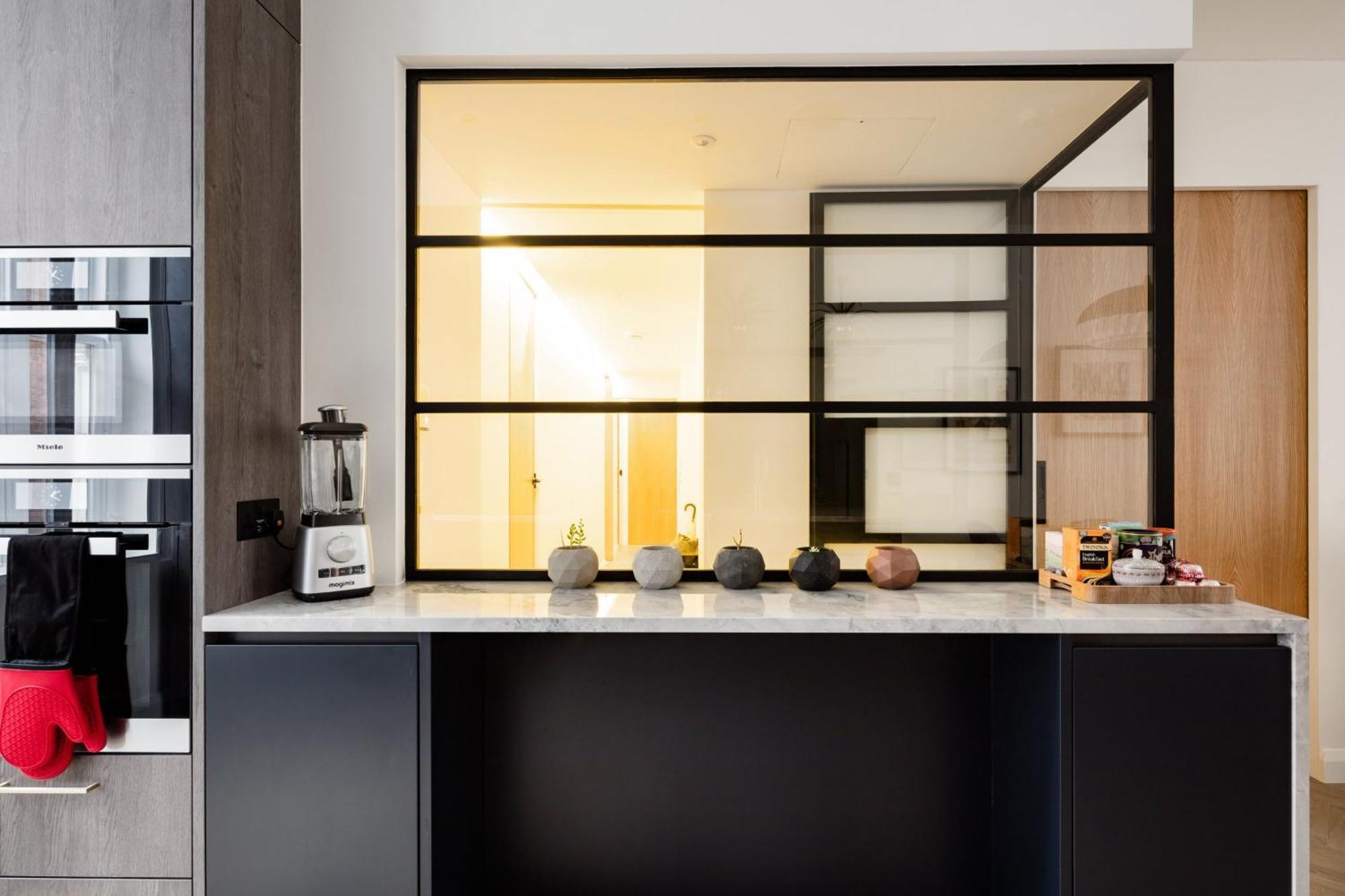 Modern Apartment & Rooms At Charing Cross London Eksteriør billede
