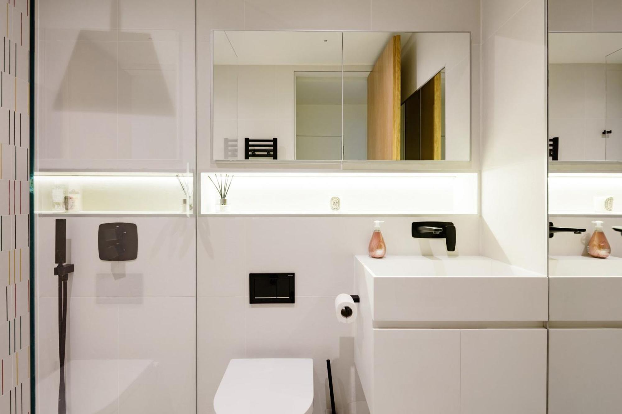 Modern Apartment & Rooms At Charing Cross London Eksteriør billede