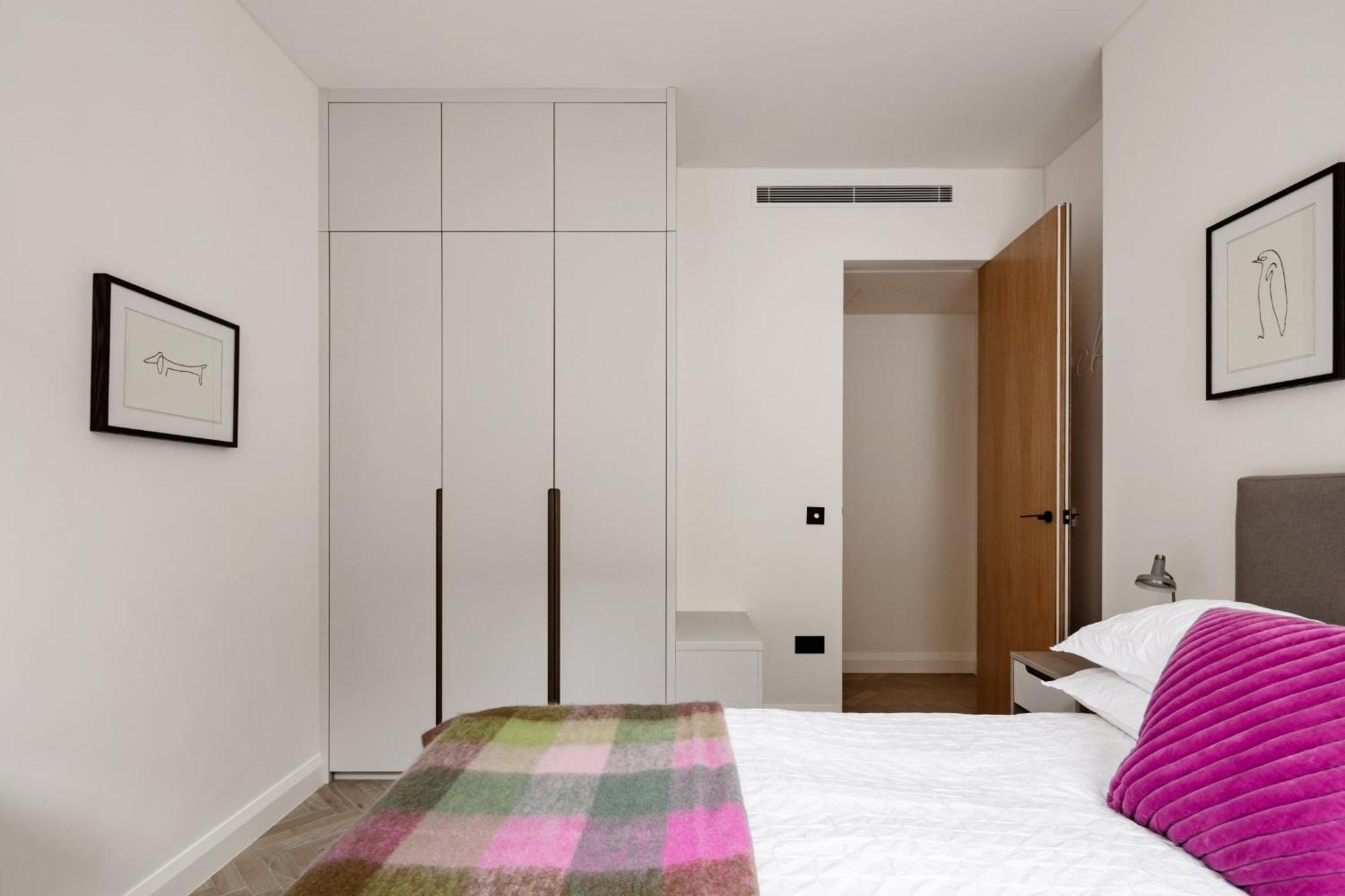 Modern Apartment & Rooms At Charing Cross London Eksteriør billede