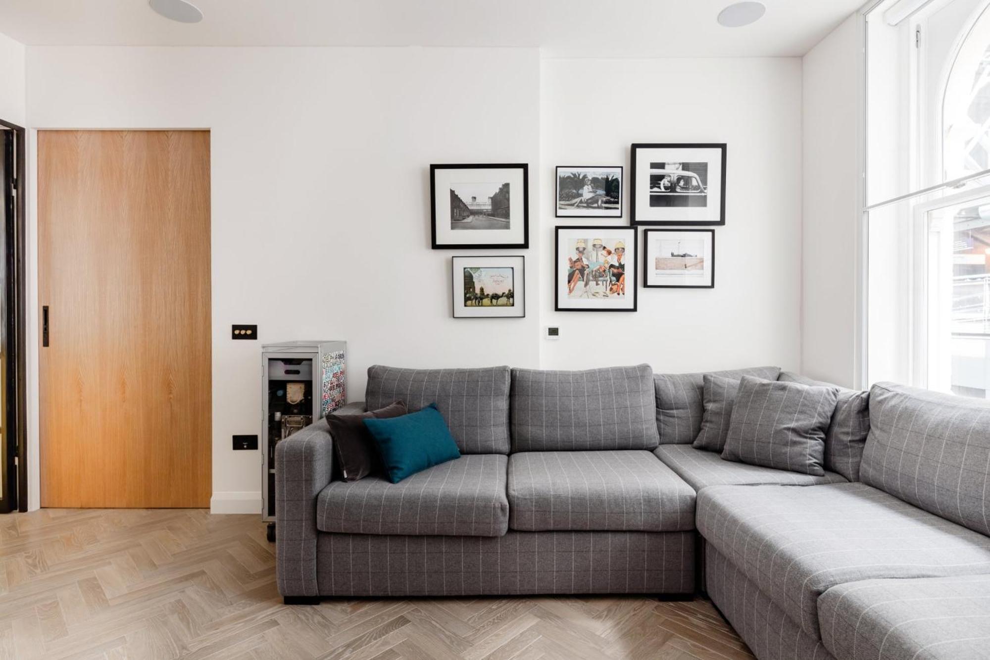 Modern Apartment & Rooms At Charing Cross London Eksteriør billede