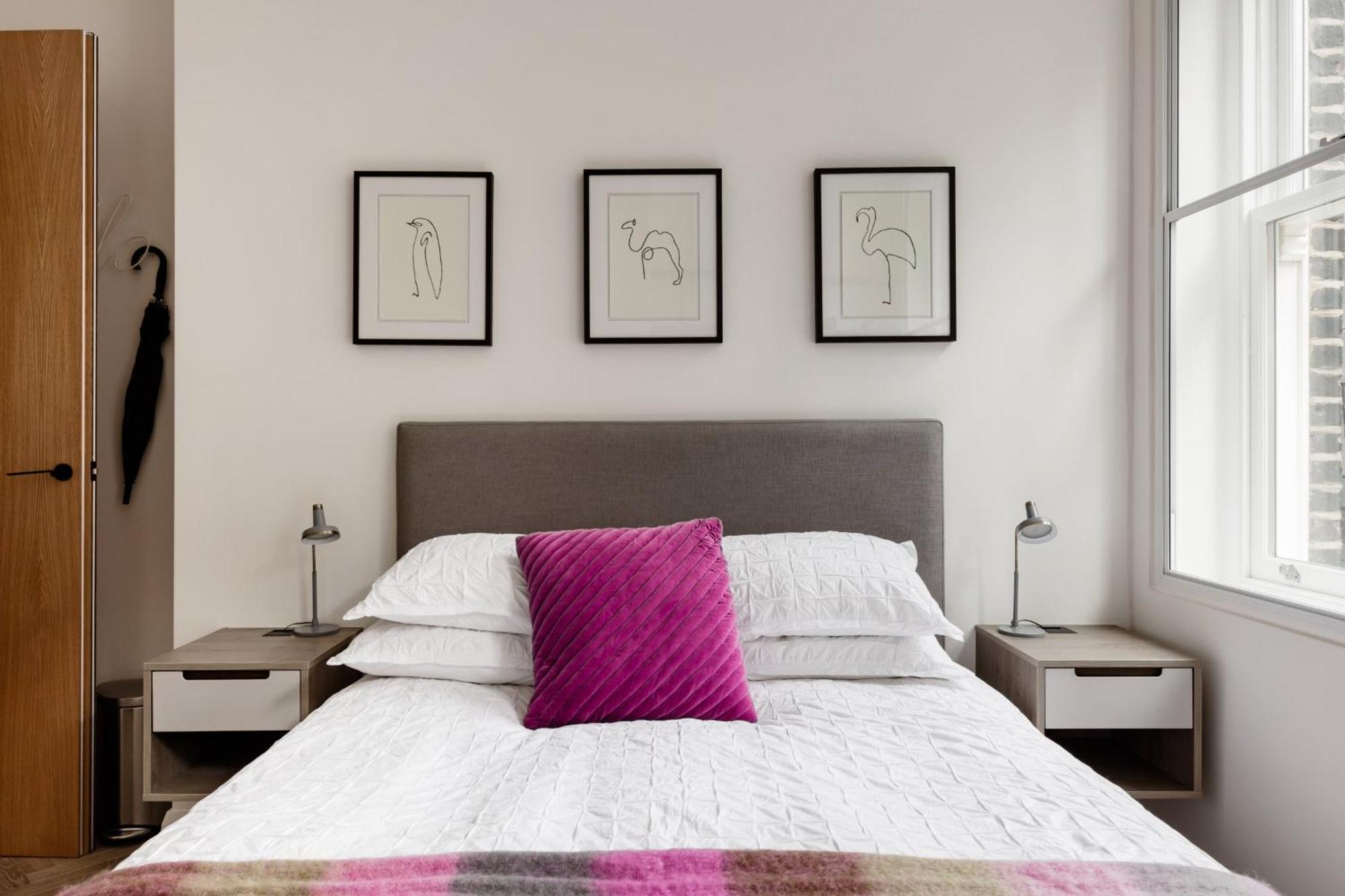 Modern Apartment & Rooms At Charing Cross London Eksteriør billede