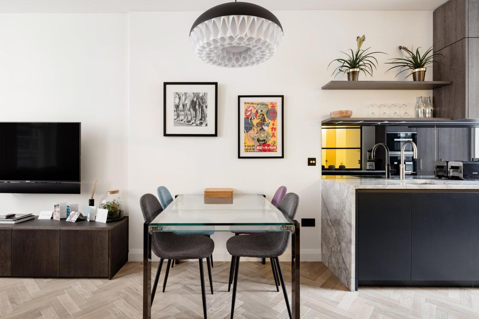 Modern Apartment & Rooms At Charing Cross London Eksteriør billede